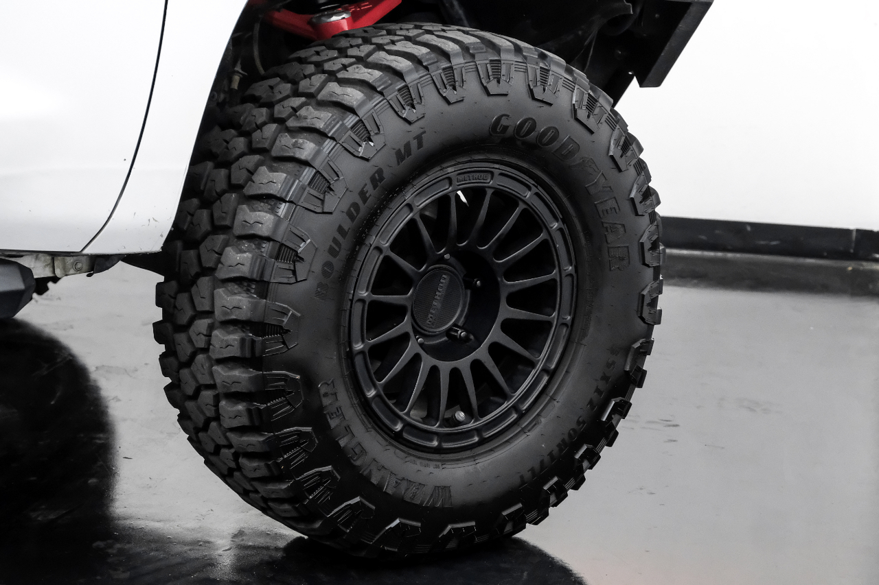 Toyota Tundra 4WD Truck CrewMax 5.7L FFV V8 6-Spd AT (Natl) 2010