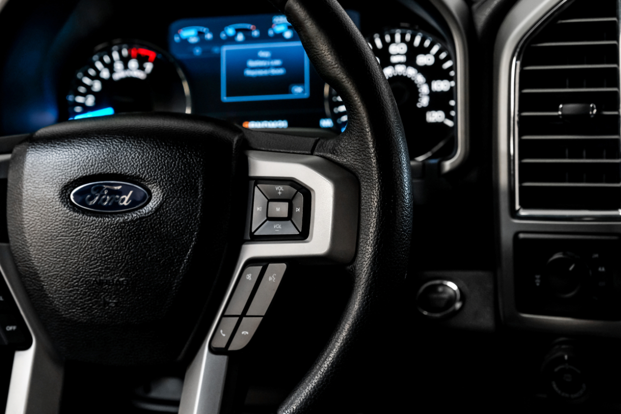 Ford F-150 4WD SuperCrew 139" Lariat 2016