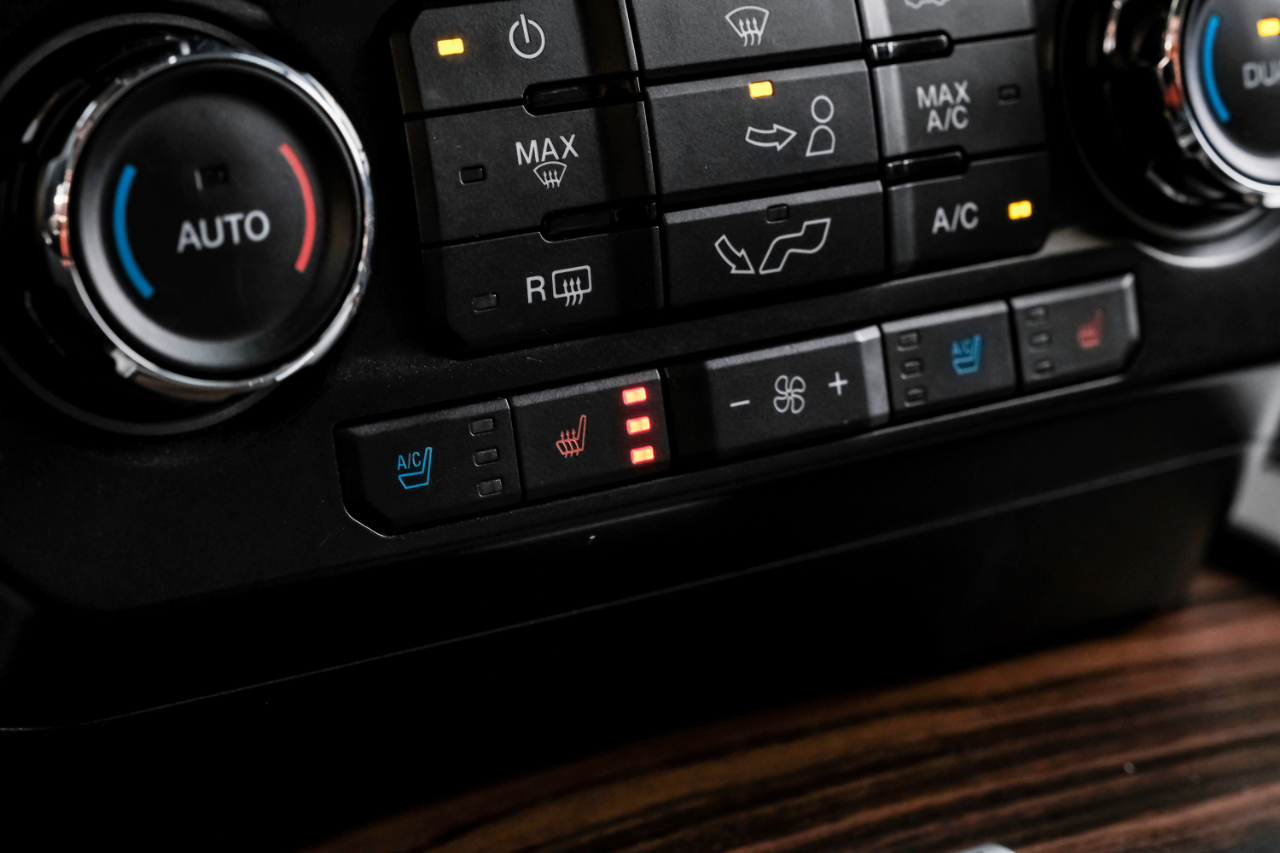 Ford F-150 4WD SuperCrew 139" Lariat 2016