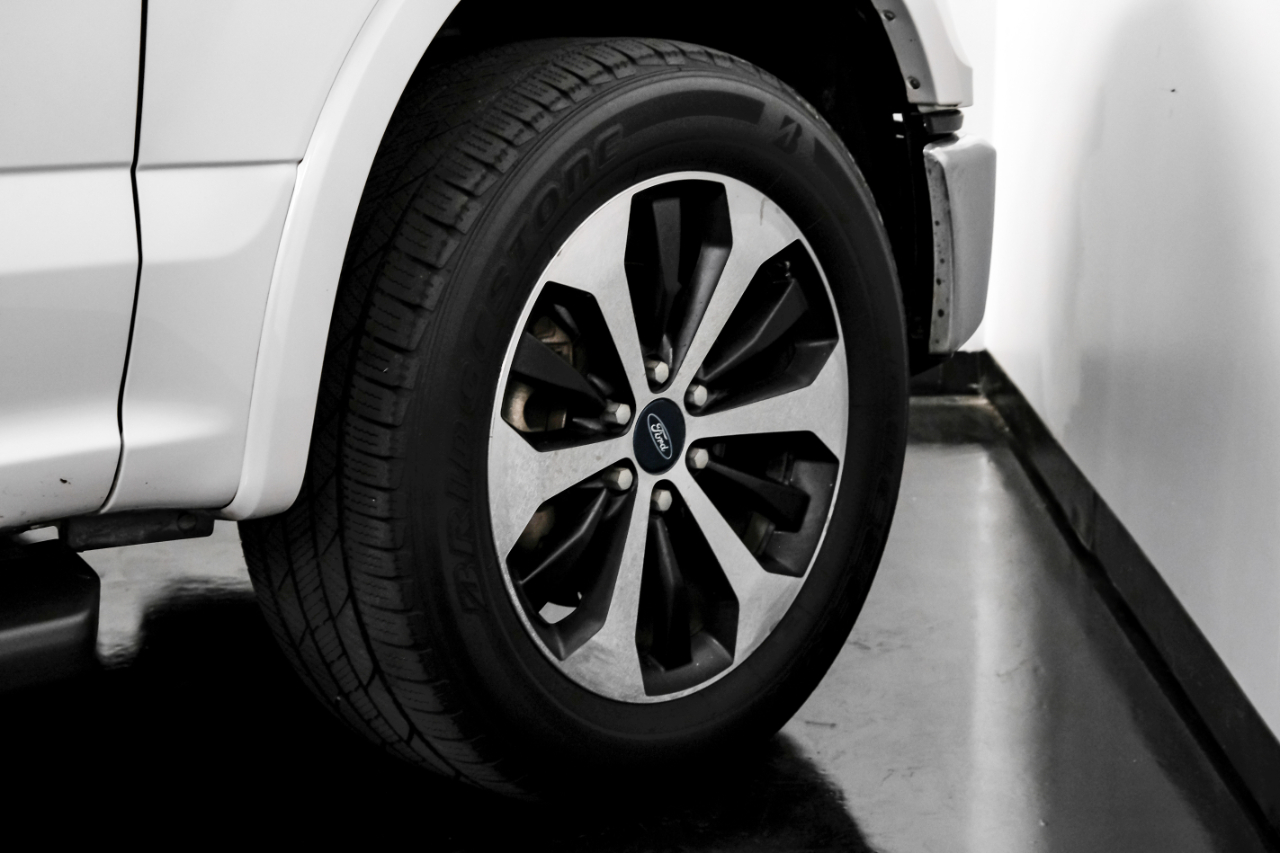 Ford F-150 4WD SuperCrew 139" Lariat 2016