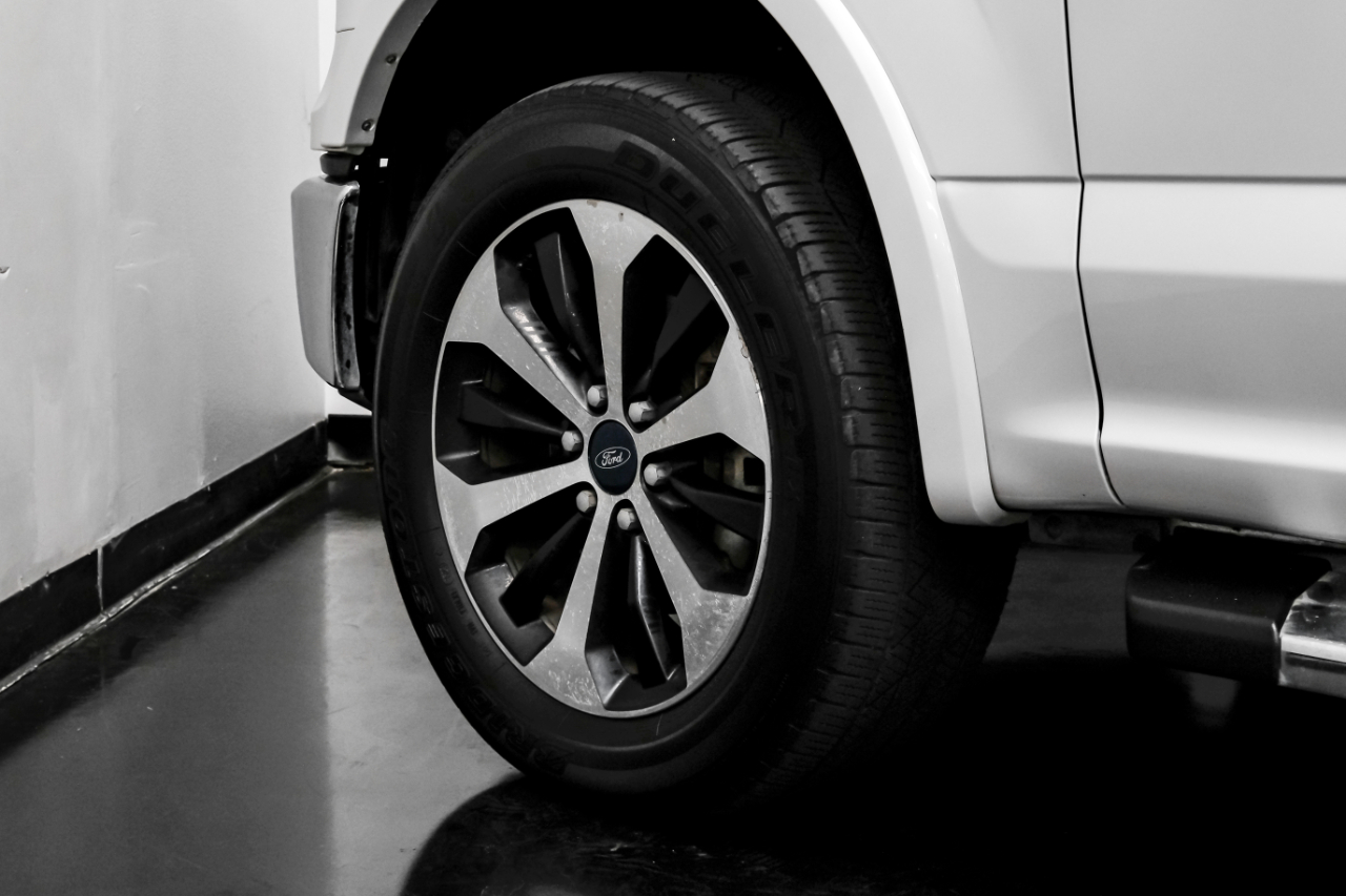 Ford F-150 4WD SuperCrew 139" Lariat 2016