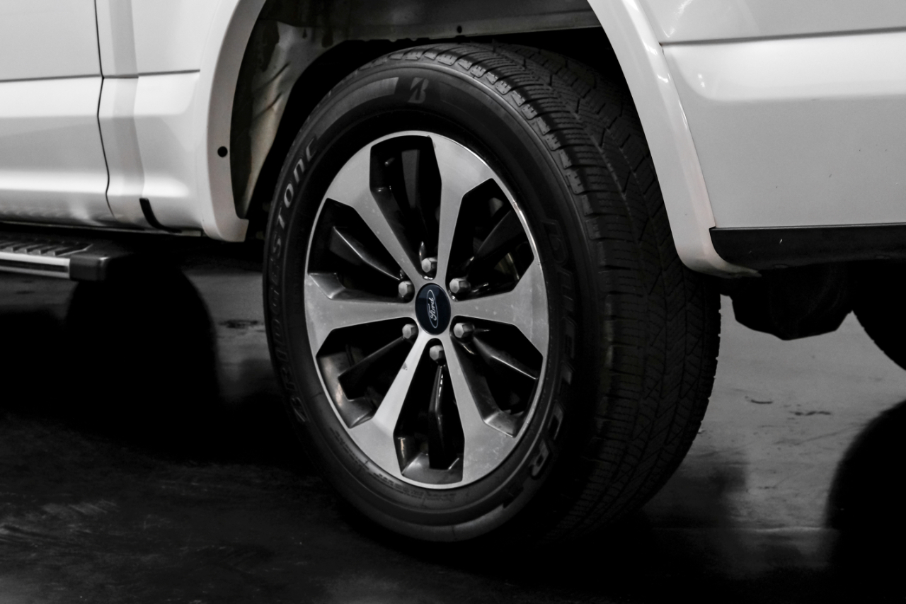 Ford F-150 4WD SuperCrew 139" Lariat 2016