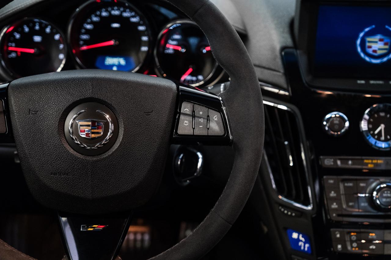 Cadillac CTS-V Sedan 4dr Sdn 2012