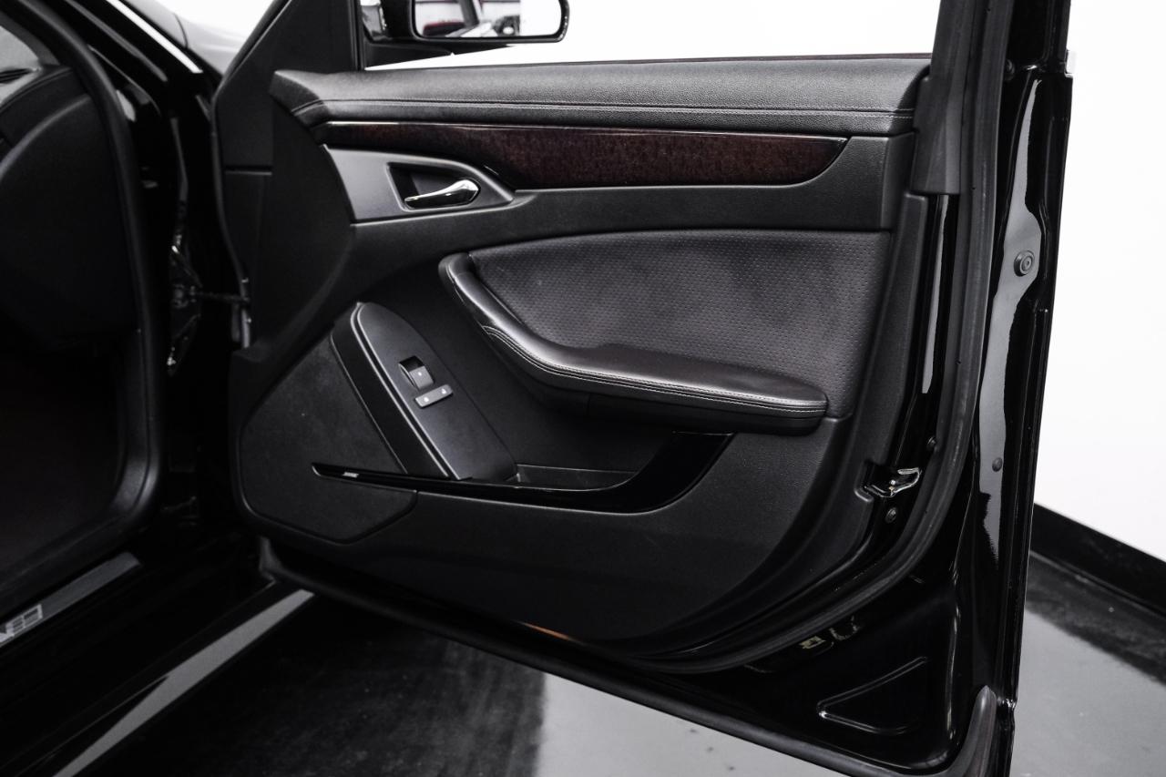 Cadillac CTS-V Sedan 4dr Sdn 2012