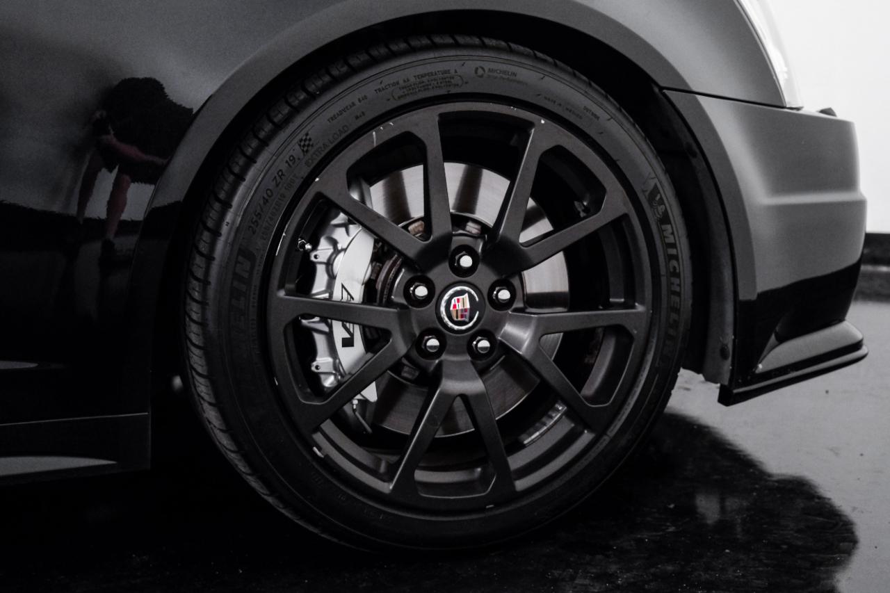 Cadillac CTS-V Sedan 4dr Sdn 2012