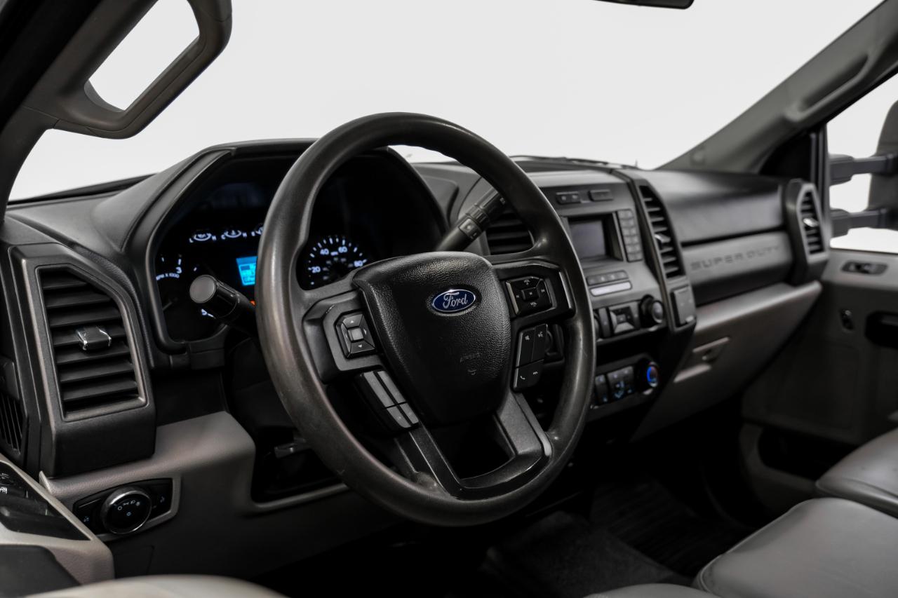 Ford Super Duty F-350 DRW XL 4WD Crew Cab 179" WB 60" CA 2021