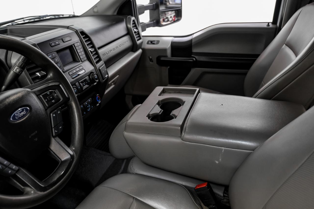 Ford Super Duty F-350 DRW XL 4WD Crew Cab 179" WB 60" CA 2021