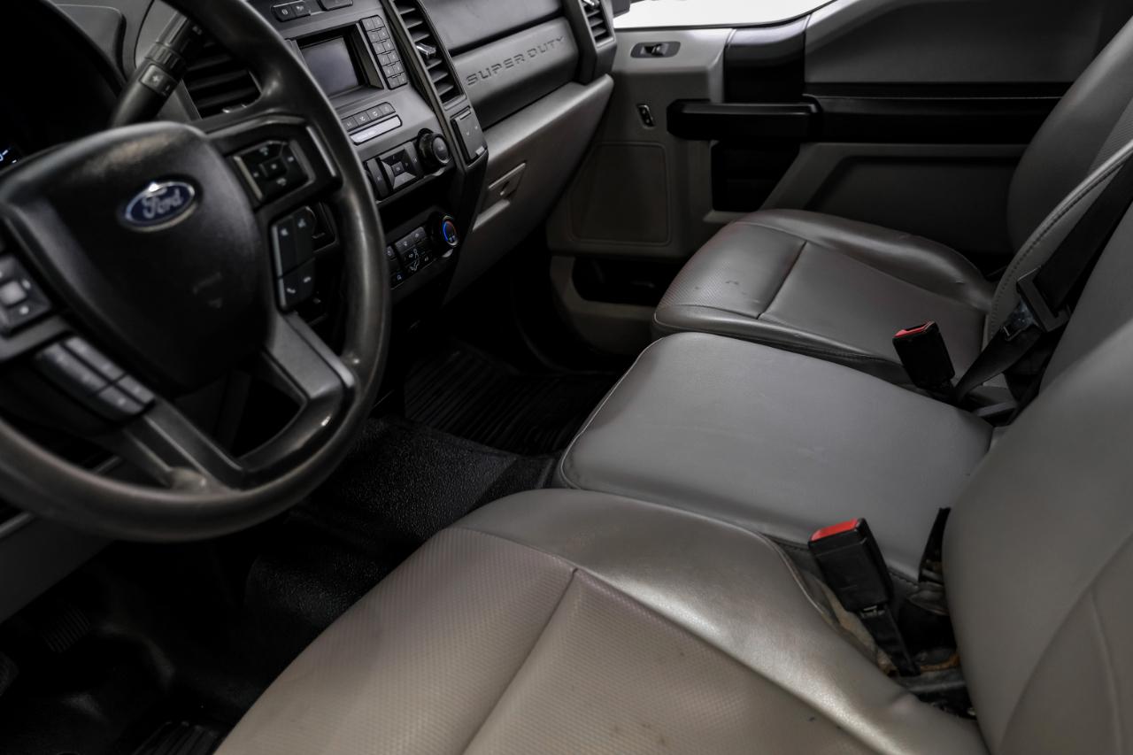 Ford Super Duty F-350 DRW XL 4WD Crew Cab 179" WB 60" CA 2021