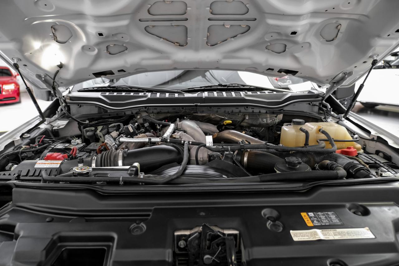 Ford Super Duty F-350 DRW XL 4WD Crew Cab 179" WB 60" CA 2021