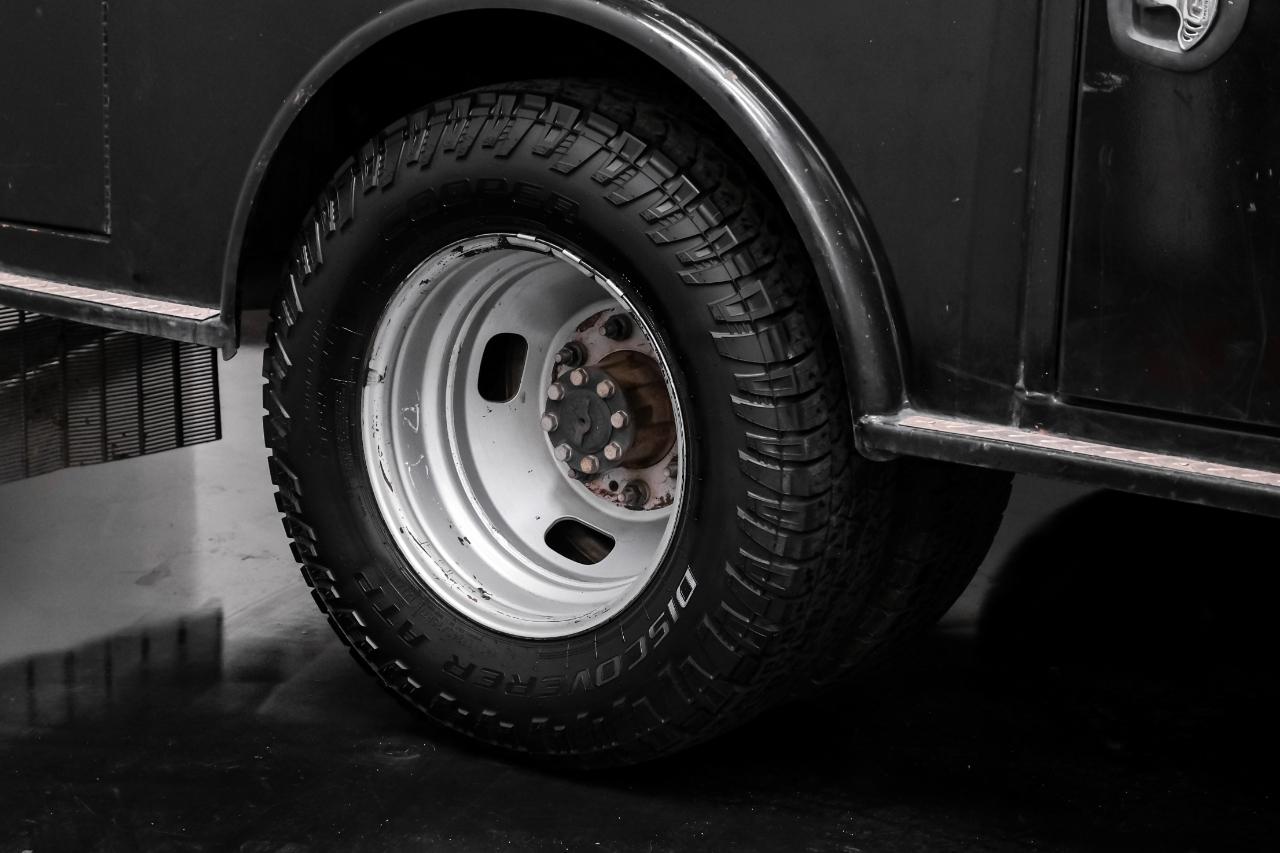 Ford Super Duty F-350 DRW XL 4WD Crew Cab 179" WB 60" CA 2021