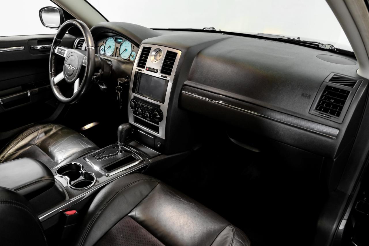 Chrysler 300 4dr Sdn 300C SRT8 RWD 2008