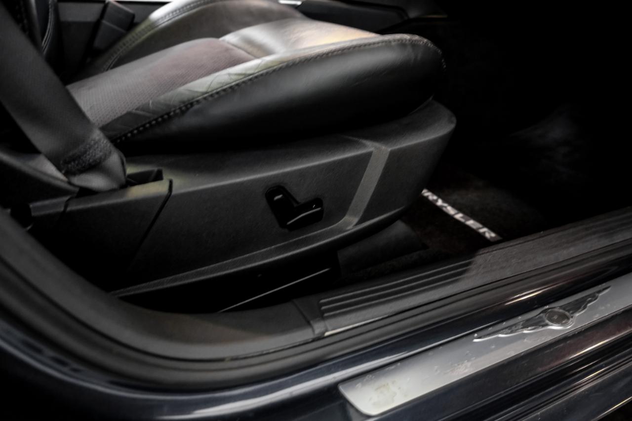 Chrysler 300 4dr Sdn 300C SRT8 RWD 2008