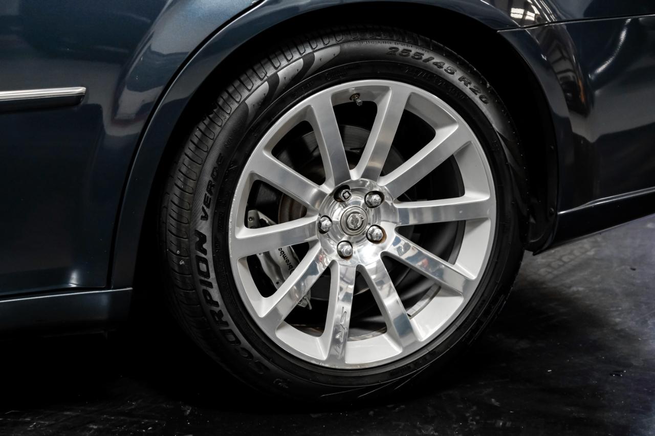 Chrysler 300 4dr Sdn 300C SRT8 RWD 2008