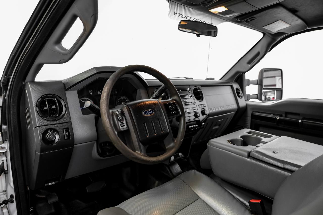 Ford Super Duty F-550 DRW 4WD Crew Cab 176" WB 60" CA Lariat 2016