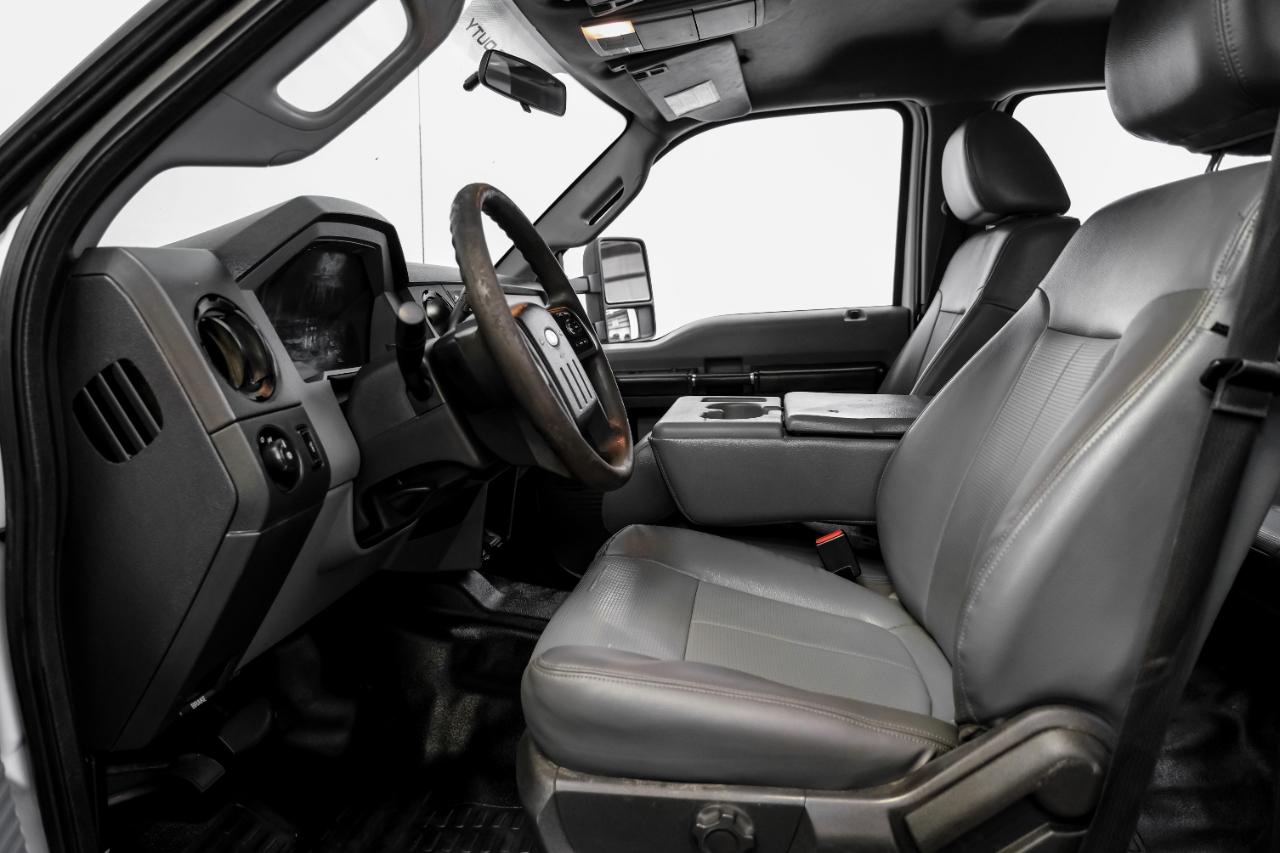 Ford Super Duty F-550 DRW 4WD Crew Cab 176" WB 60" CA Lariat 2016