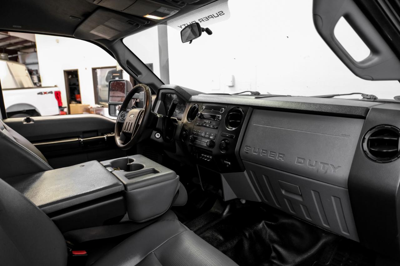 Ford Super Duty F-550 DRW 4WD Crew Cab 176" WB 60" CA Lariat 2016