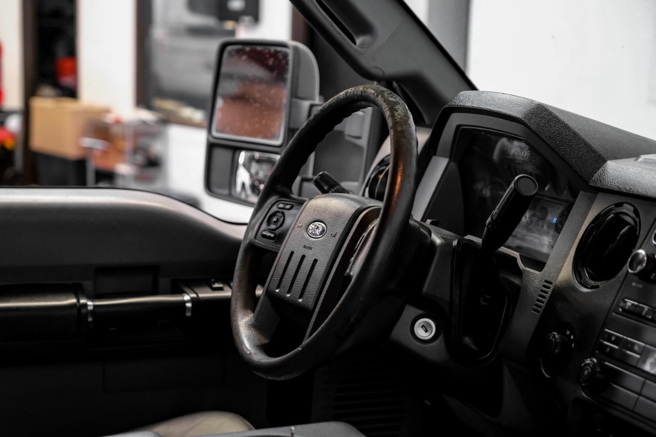 Ford Super Duty F-550 DRW 4WD Crew Cab 176" WB 60" CA Lariat 2016