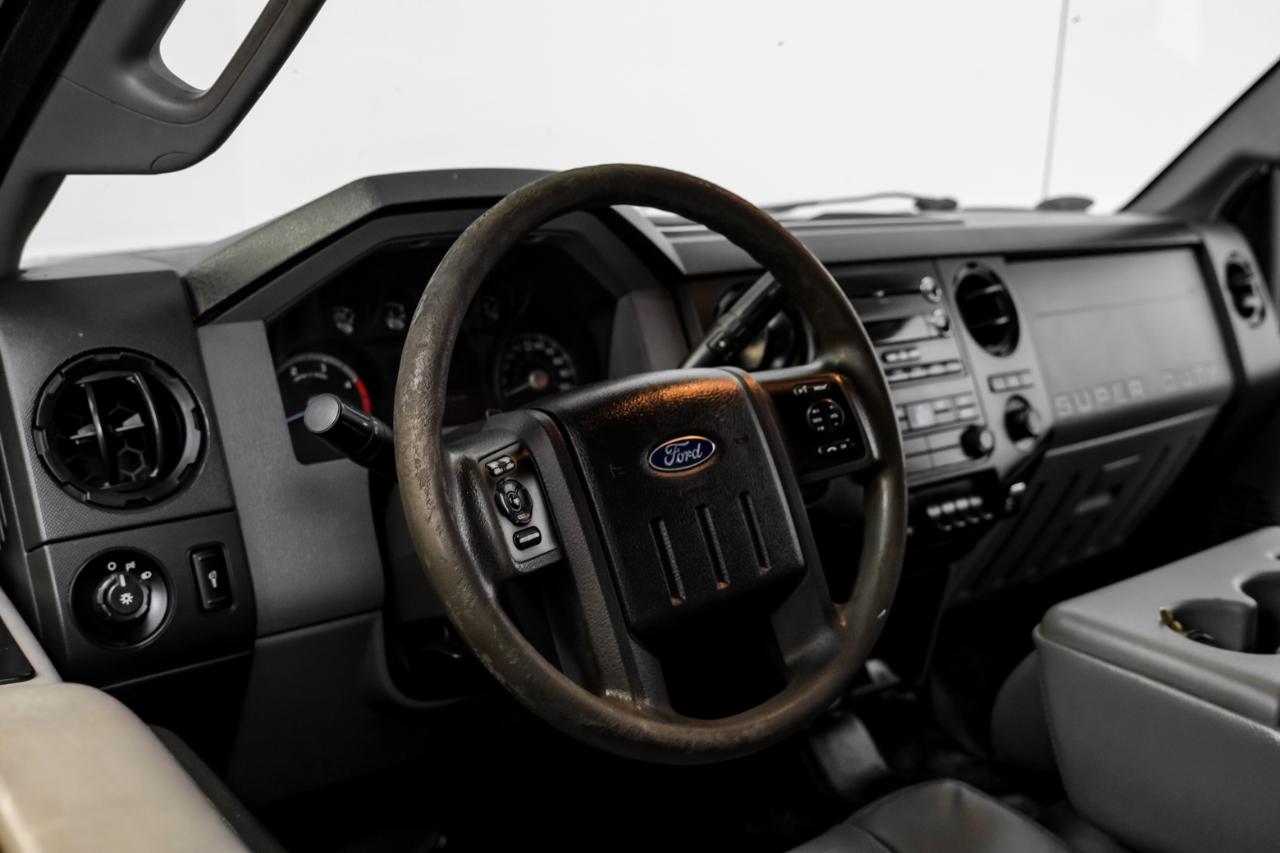Ford Super Duty F-550 DRW 4WD Crew Cab 176" WB 60" CA Lariat 2016