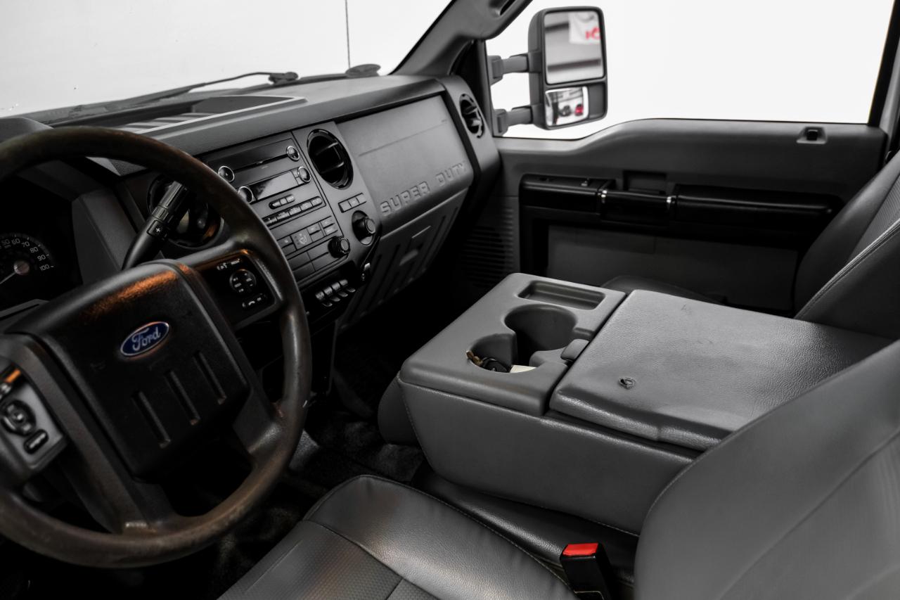 Ford Super Duty F-550 DRW 4WD Crew Cab 176" WB 60" CA Lariat 2016
