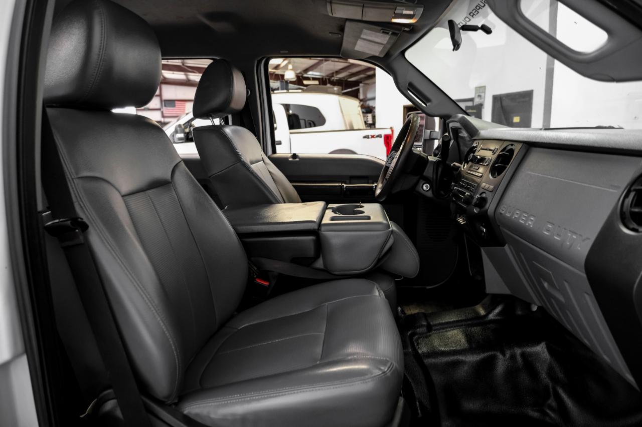 Ford Super Duty F-550 DRW 4WD Crew Cab 176" WB 60" CA Lariat 2016