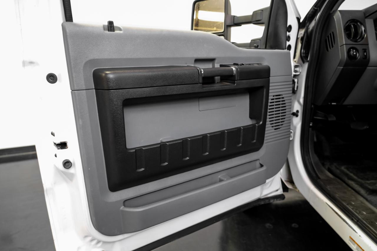Ford Super Duty F-550 DRW 4WD Crew Cab 176" WB 60" CA Lariat 2016