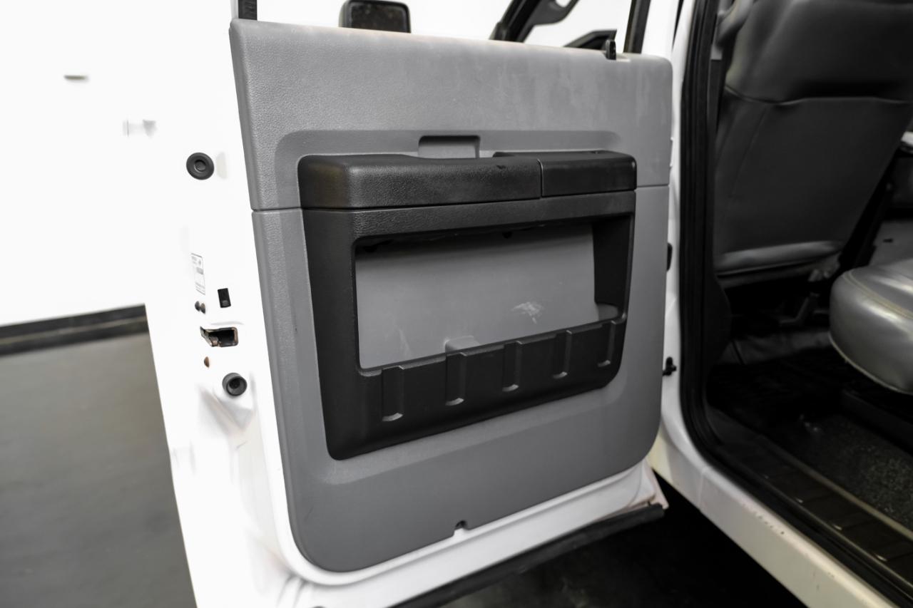 Ford Super Duty F-550 DRW 4WD Crew Cab 176" WB 60" CA Lariat 2016
