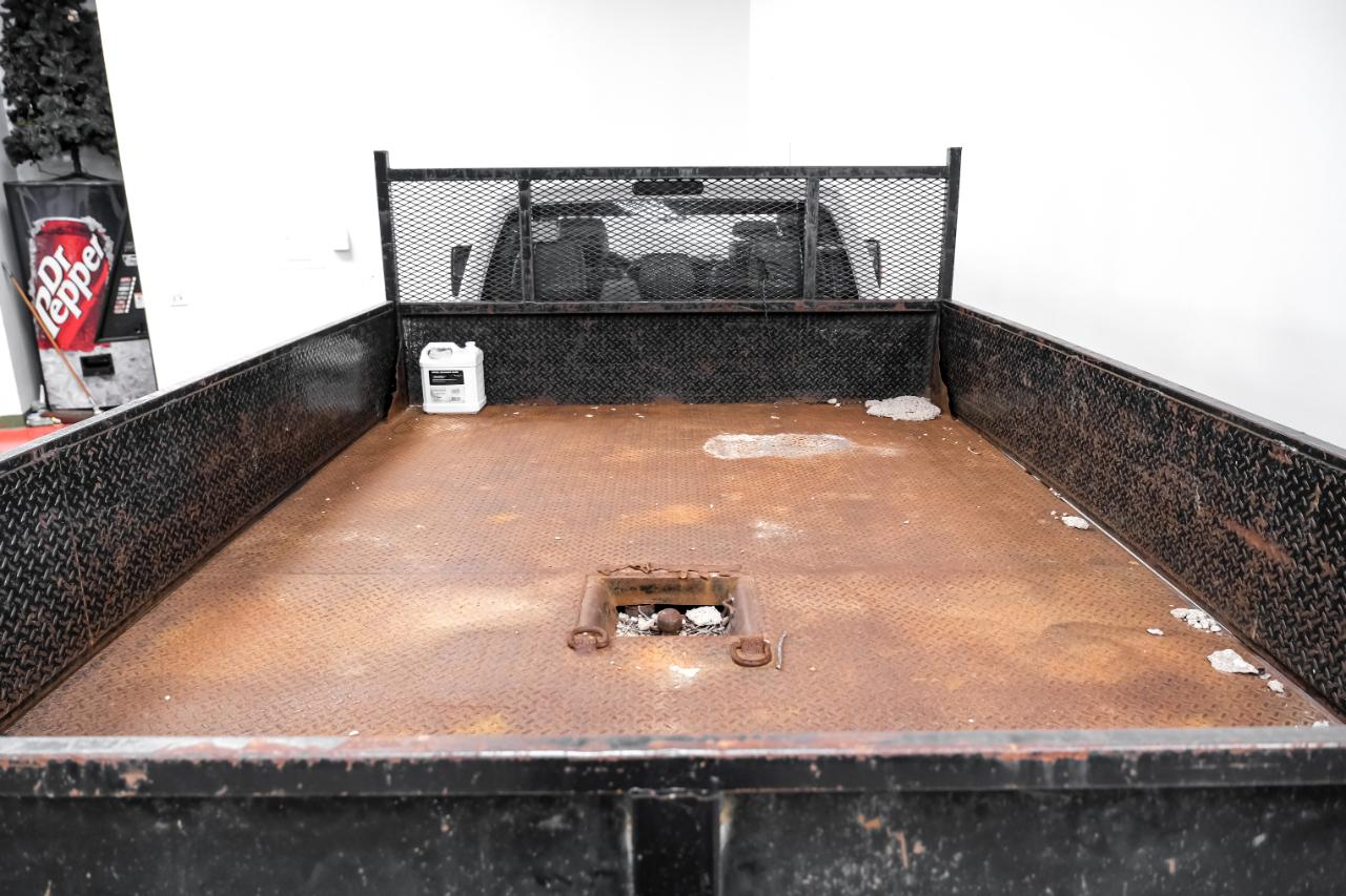 Ford Super Duty F-550 DRW 4WD Crew Cab 176" WB 60" CA Lariat 2016