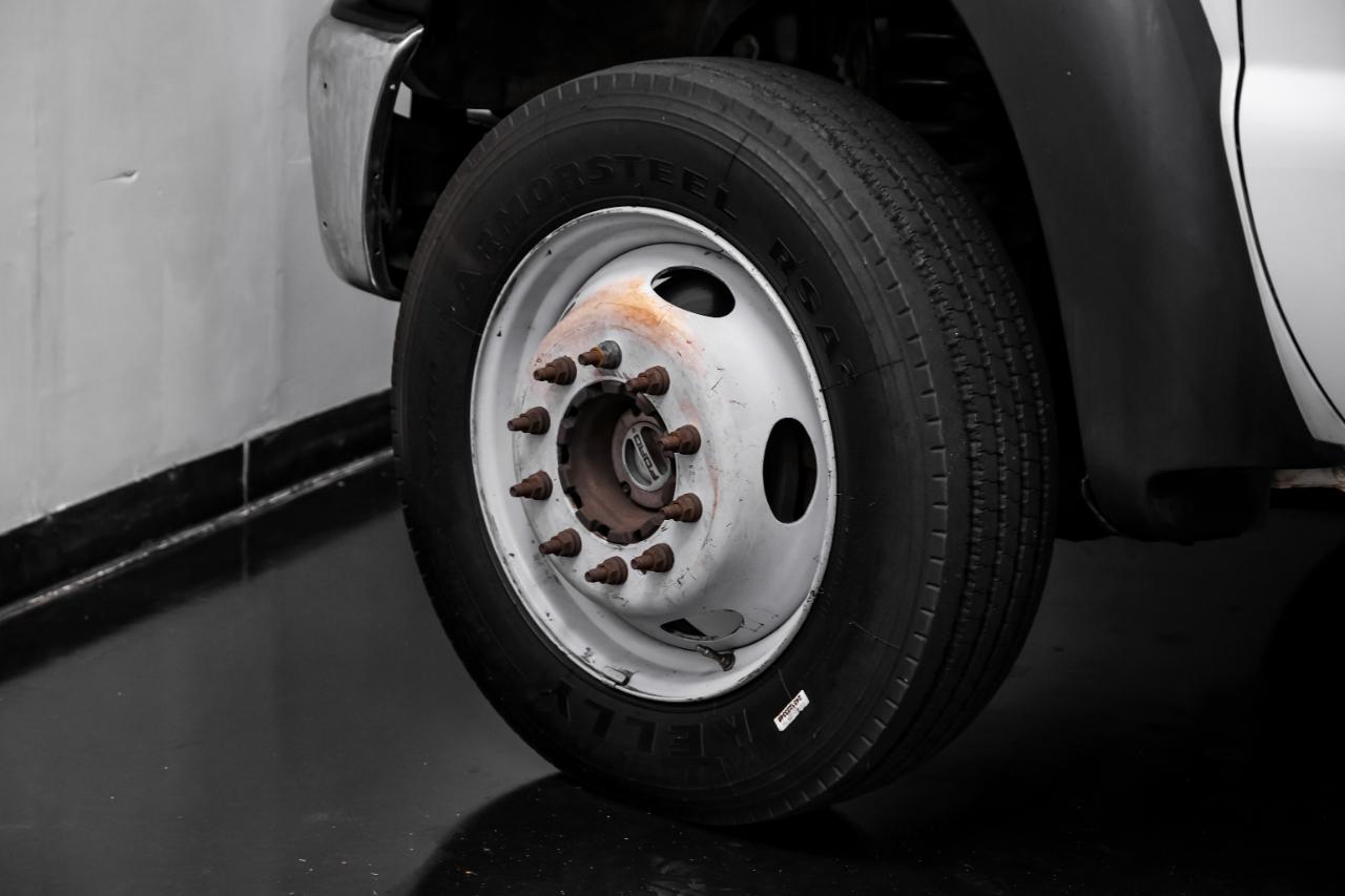 Ford Super Duty F-550 DRW 4WD Crew Cab 176" WB 60" CA Lariat 2016