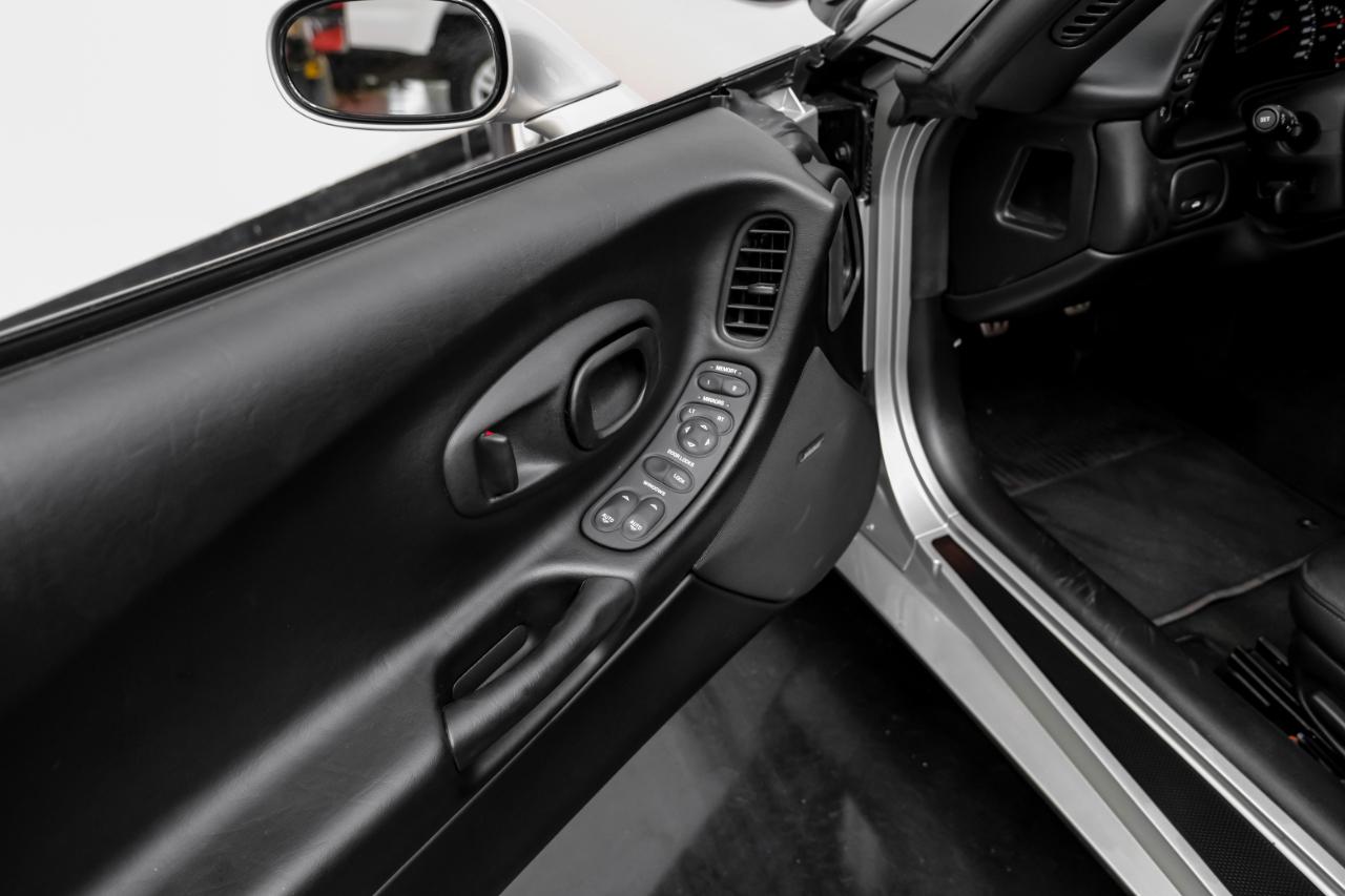 Chevrolet Corvette 2dr Z06 Hardtop 2004