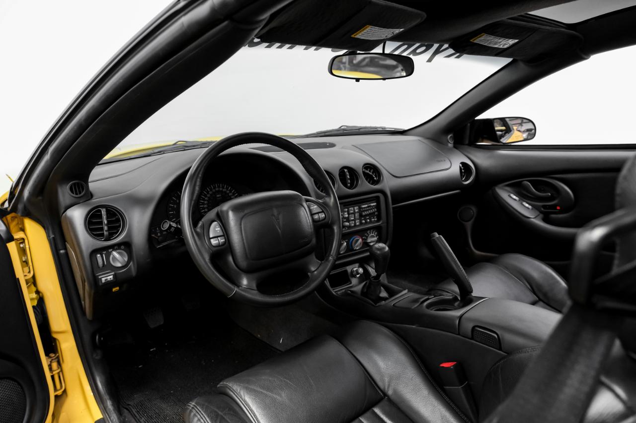 Pontiac Firebird 2dr Cpe Trans Am 2002