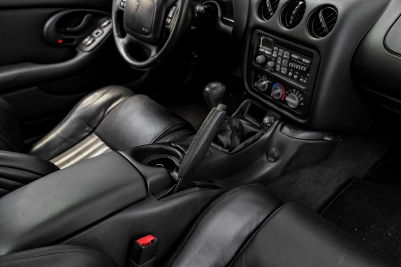 Pontiac Firebird 2dr Cpe Trans Am 2002