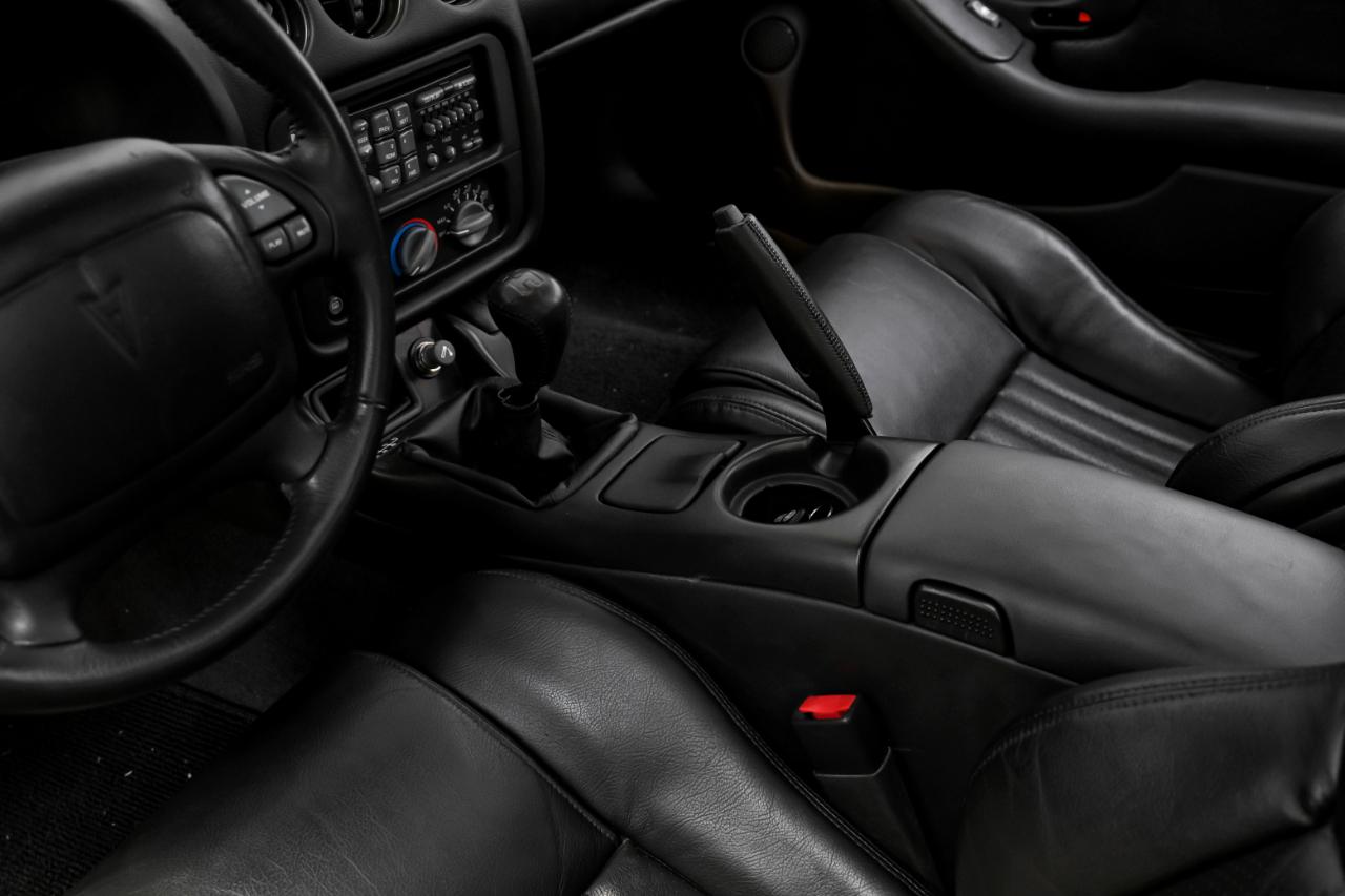Pontiac Firebird 2dr Cpe Trans Am 2002
