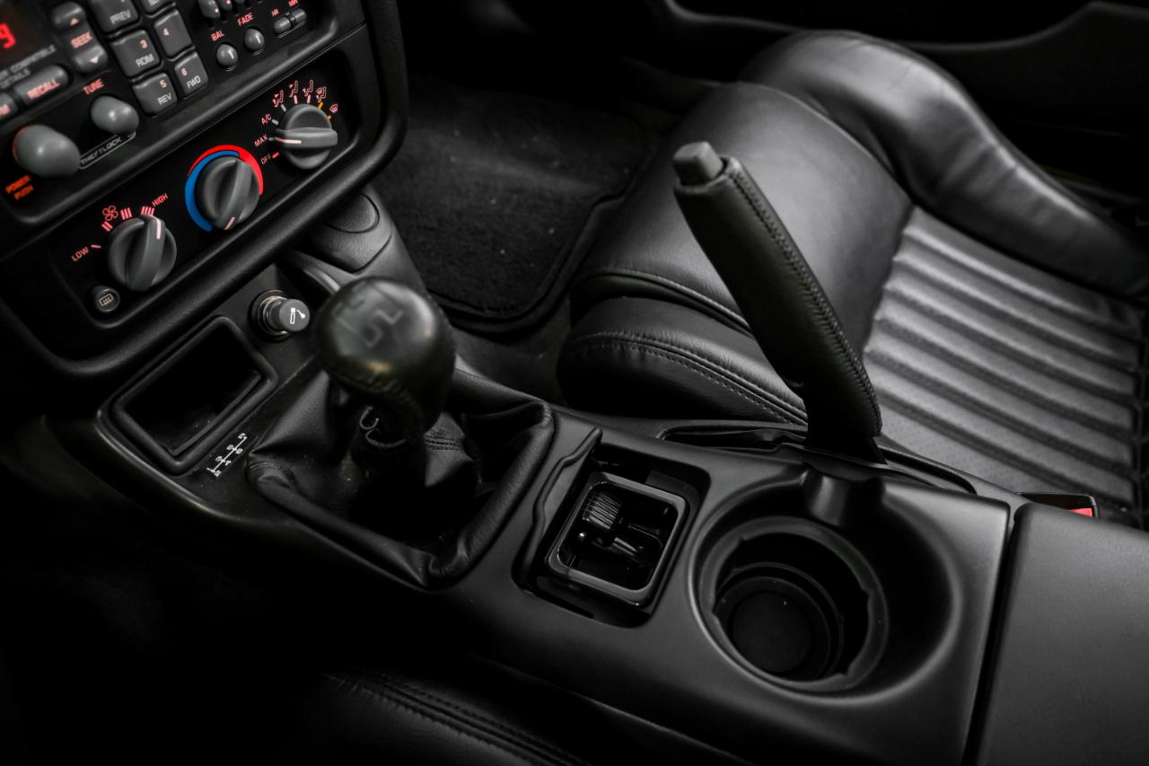 Pontiac Firebird 2dr Cpe Trans Am 2002