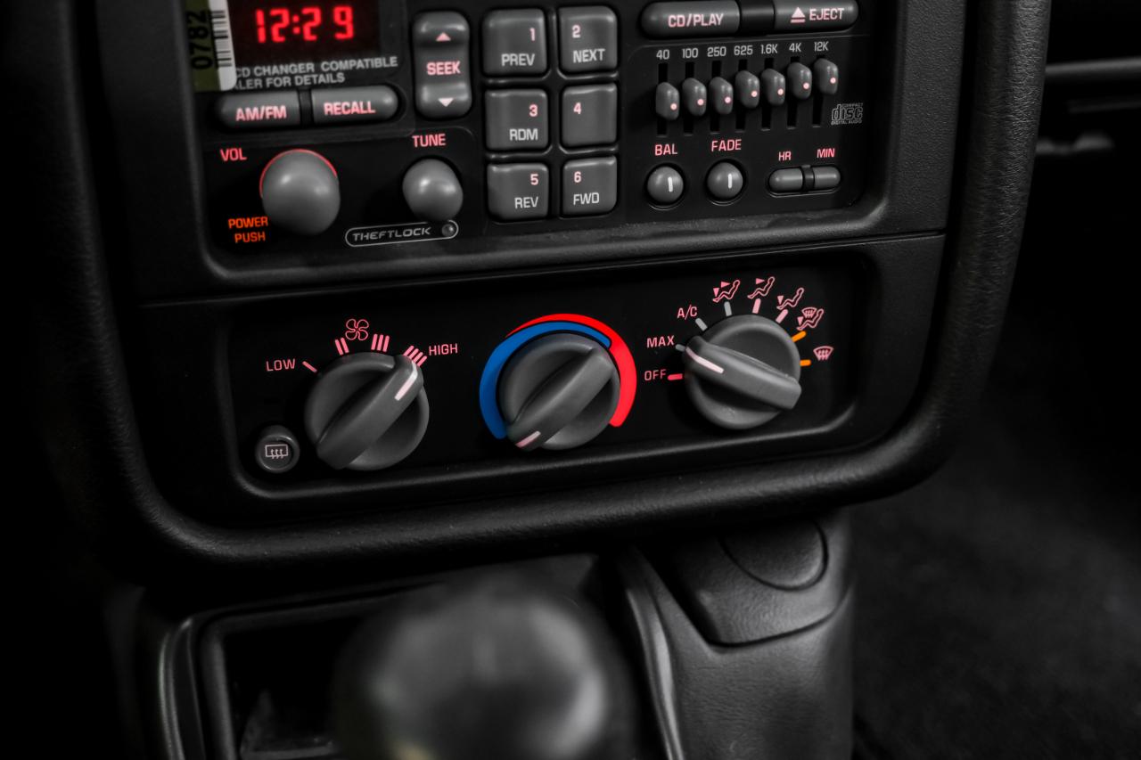 Pontiac Firebird 2dr Cpe Trans Am 2002