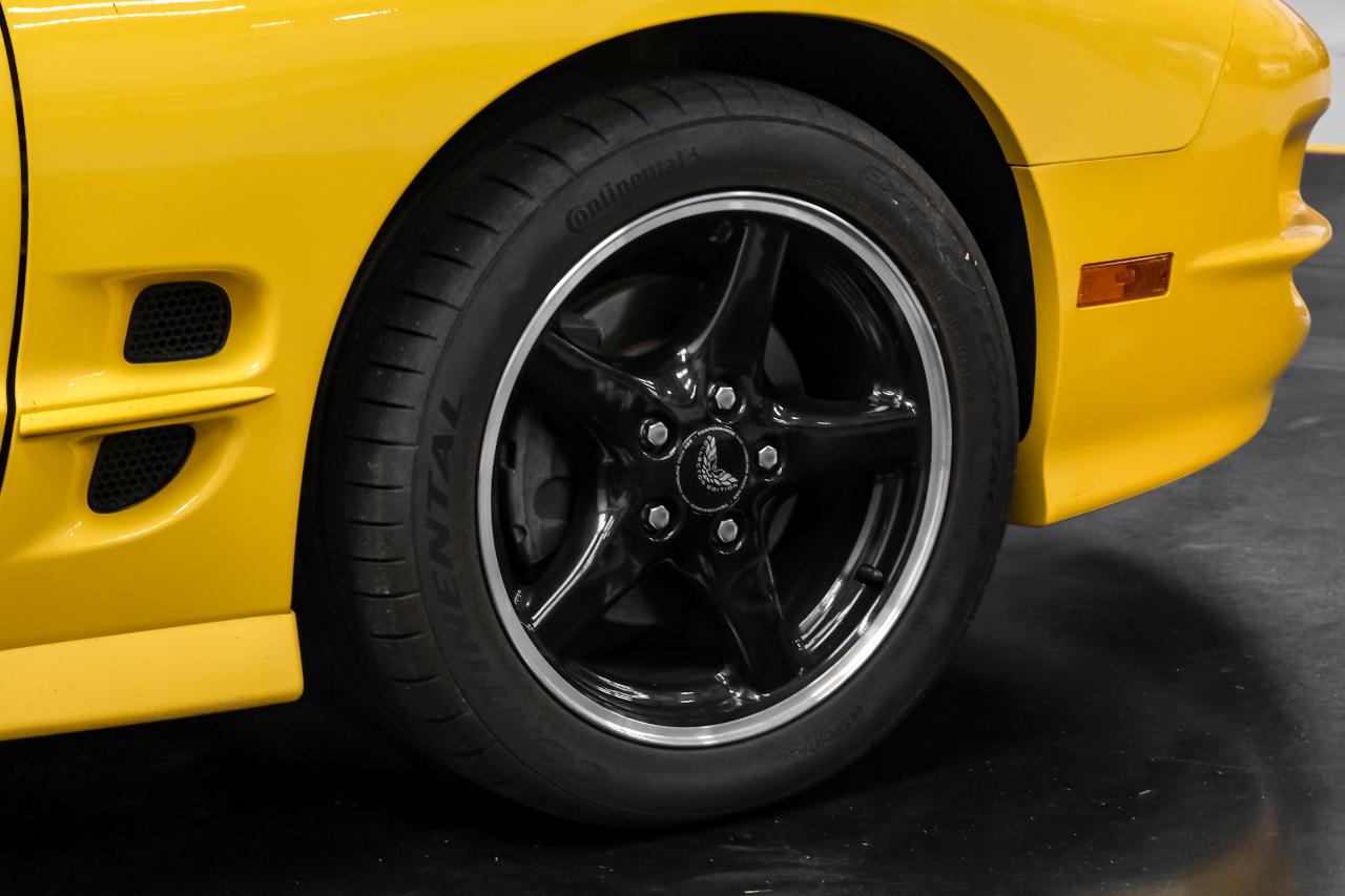 Pontiac Firebird 2dr Cpe Trans Am 2002