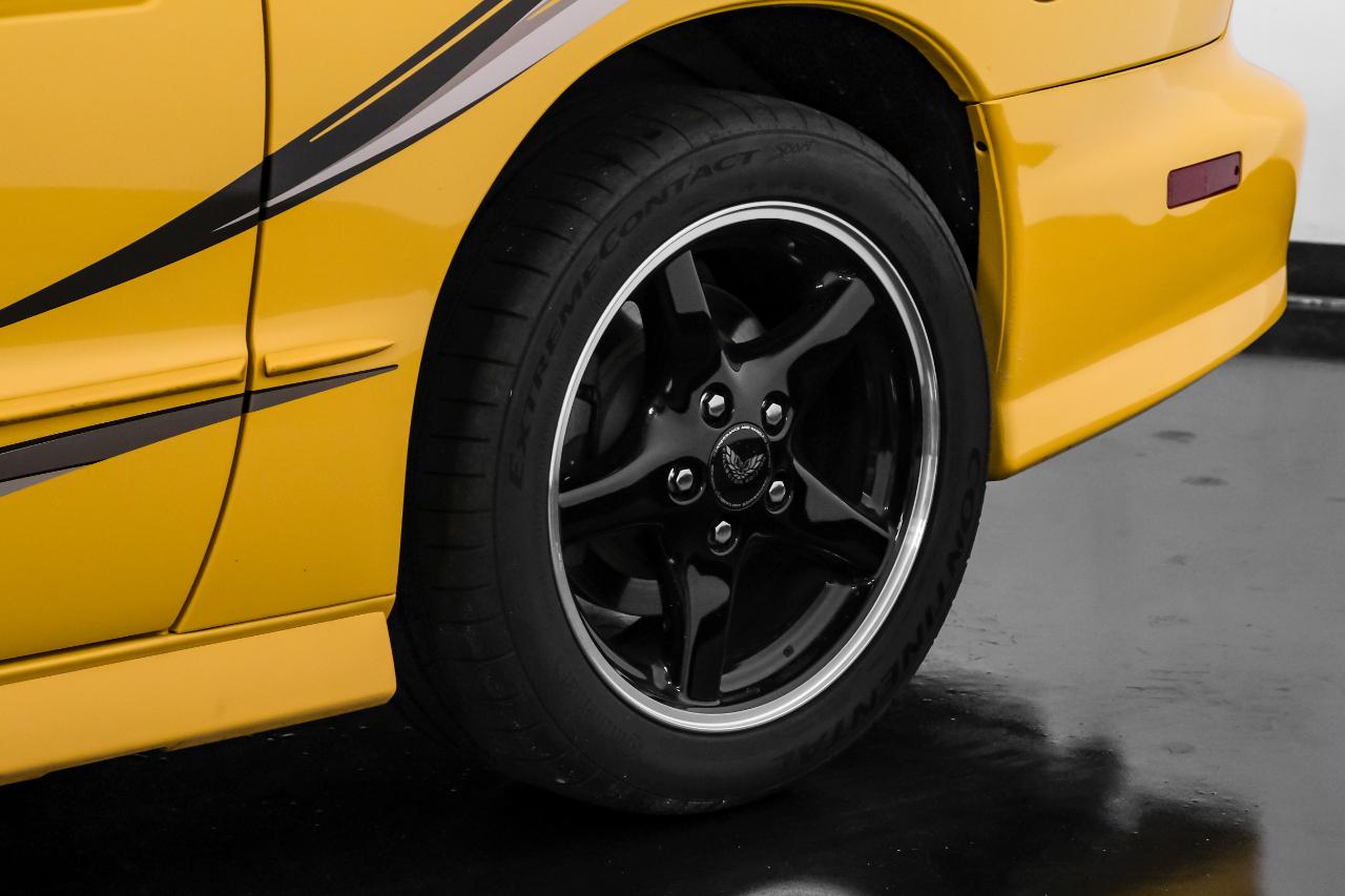 Pontiac Firebird 2dr Cpe Trans Am 2002