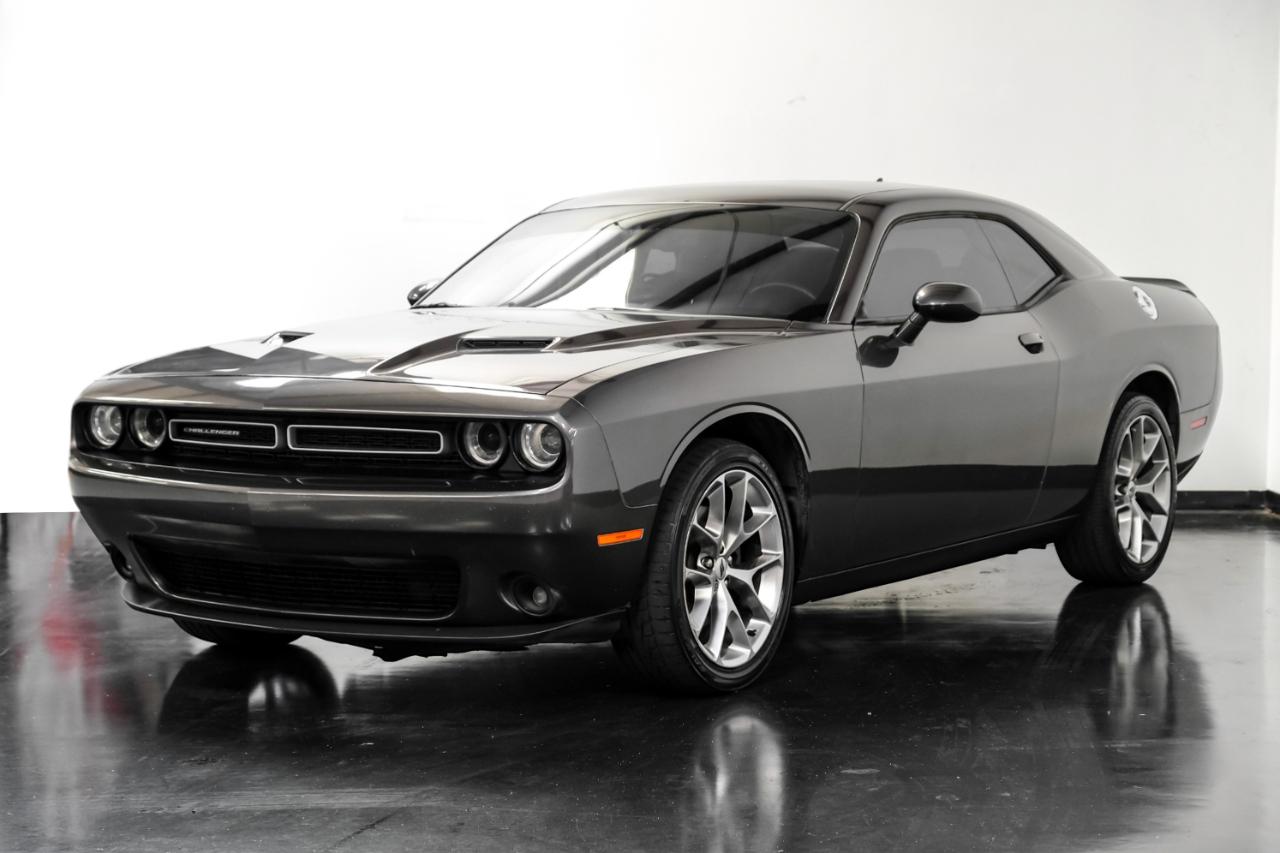 Dodge Challenger SXT RWD 2020