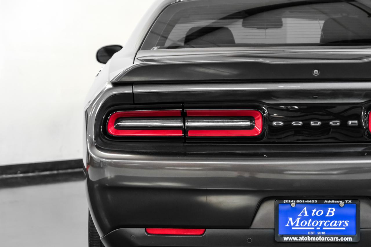 Dodge Challenger SXT RWD 2020