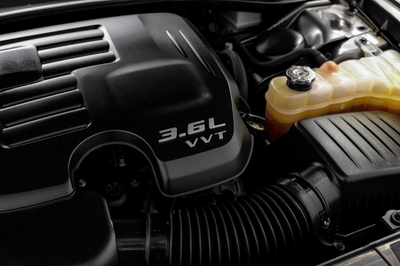 Dodge Challenger SXT RWD 2020