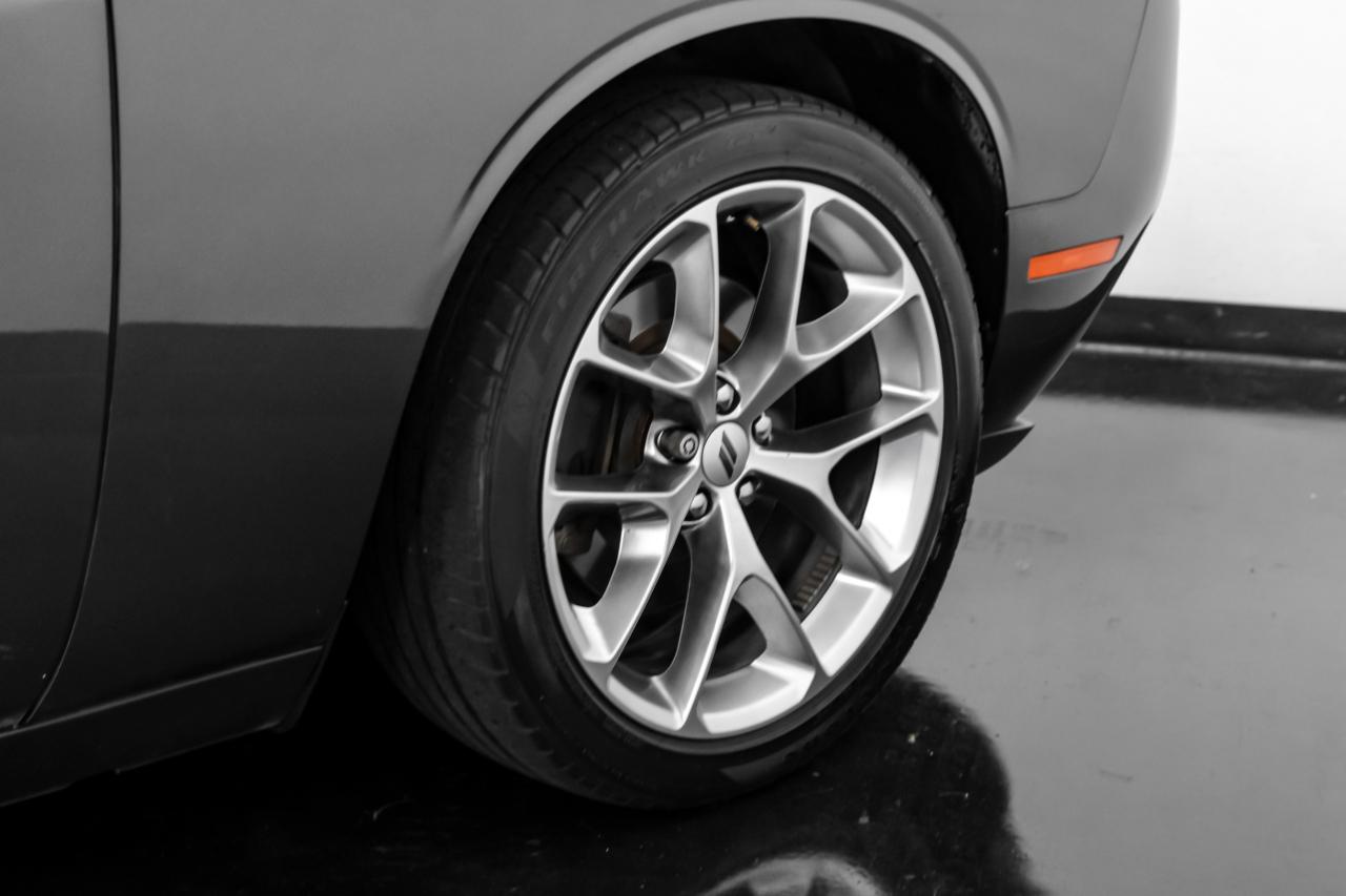 Dodge Challenger SXT RWD 2020