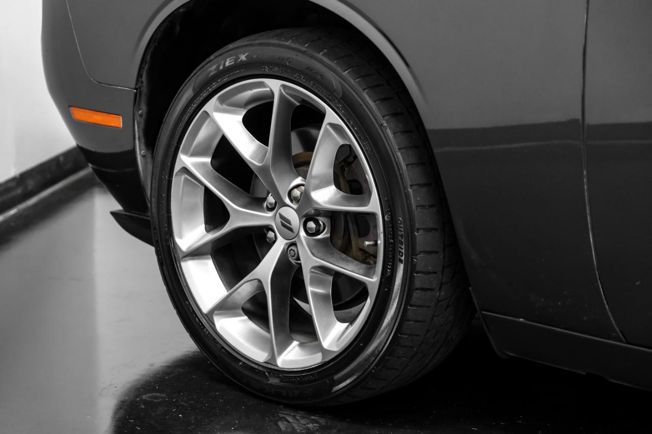 Dodge Challenger SXT RWD 2020