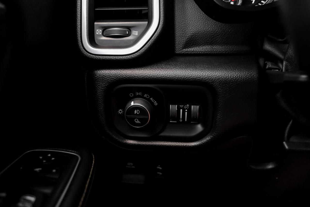 RAM 1500 Laramie 4x4 Crew Cab 5'7" Box 2020