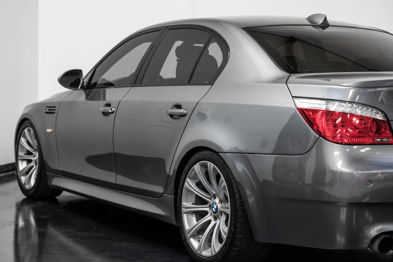 BMW M5 4dr Sdn 2010