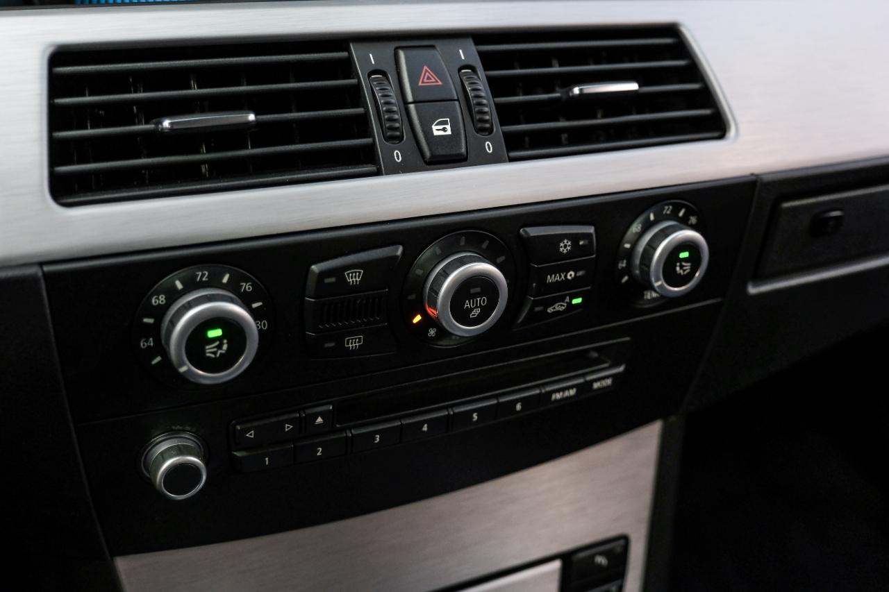 BMW M5 4dr Sdn 2010