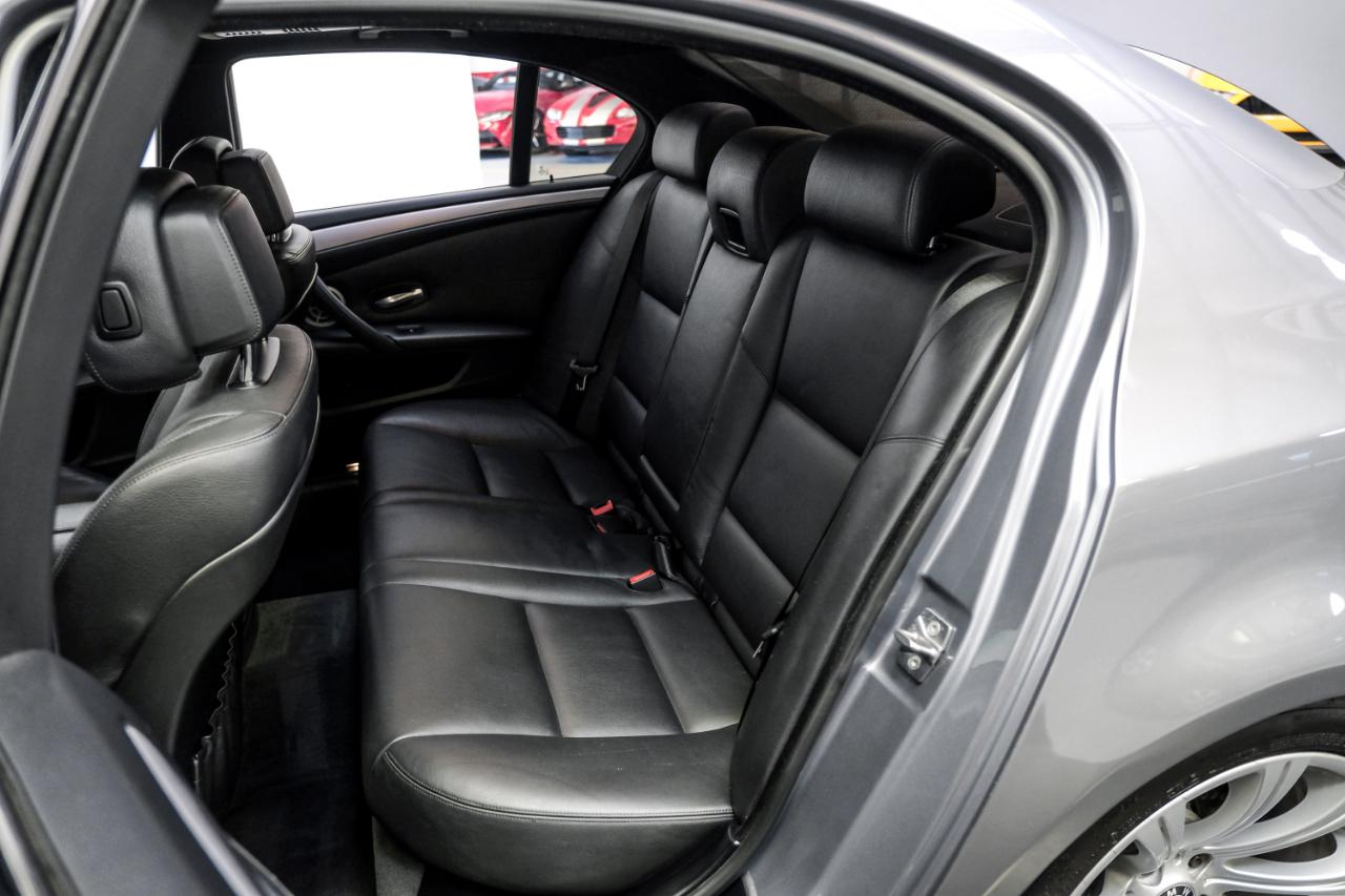 BMW M5 4dr Sdn 2010