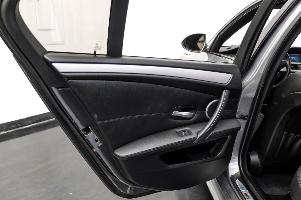 BMW M5 4dr Sdn 2010