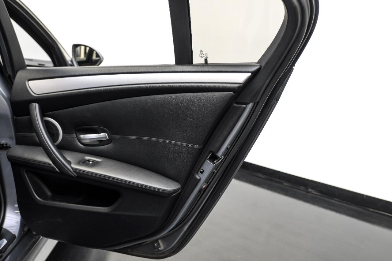 BMW M5 4dr Sdn 2010