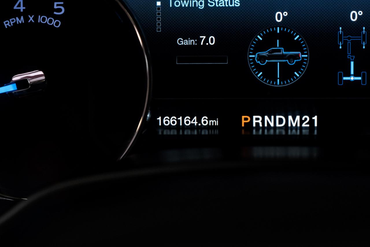 Ford Super Duty F-350 DRW Lariat 4WD Crew Cab 179" WB 60" CA 2017