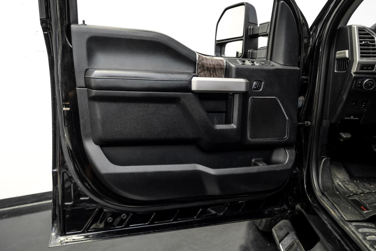 Ford Super Duty F-350 DRW Lariat 4WD Crew Cab 179" WB 60" CA 2017