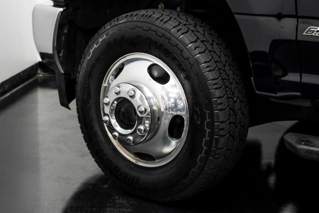 Ford Super Duty F-350 DRW Lariat 4WD Crew Cab 179" WB 60" CA 2017